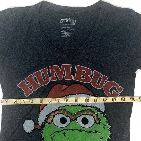 𝅺CHRISTMAS Sesame Street grouch T shirt - Picture 3 of 5